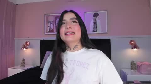 Snapshot of elodie_walker chatting on December 2025 11:52:02 AM Elodie online show from December 2025 11:52:02 AM