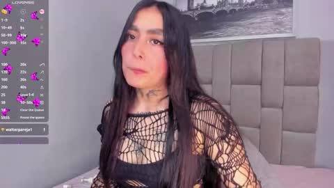 Snapshot of elodie_walker chatting on December 2025 03:52:02 PM Elodie online show from December 2025 03:52:02 PM