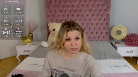 Snapshot of eloise_by chatting on June 2026 07:22:02 AM eloise_by online show from June 2026 07:22:02 AM