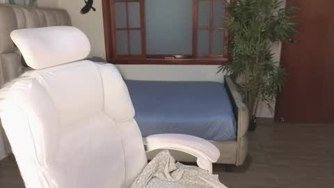 Eloise  . online show from February 2026 08:34:01 PM