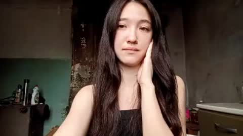 Snapshot of elouisevallian chatting on June 2026 02:14:02 AM Elara online show from June 2026 02:14:02 AM