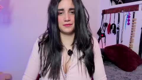 elowen_halley1 online show from April 2026 07:32:01 PM