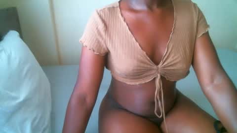 Snapshot of elphaba01 chatting on December 2025 10:43:01 AM Elphaba online show from December 2025 10:43:01 AM