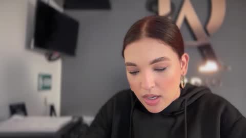  ELSA  online show from September 2025 07:51:02 PM