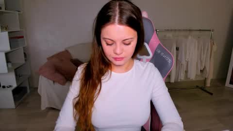 Luna online show from December 2025 10:16:01 PM