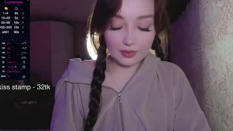 Snapshot of elusive_mia chatting on June 2026 08:00:01 PM Mia 3 online show from June 2026 08:00:01 PM
