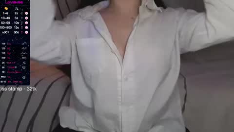 Snapshot of elusive_mia chatting on June 2026 01:43:01 PM Mia 3 online show from June 2026 01:43:01 PM