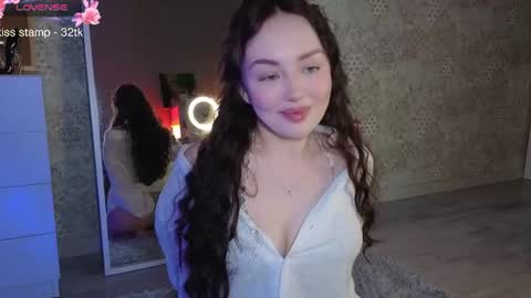 Snapshot of elusive_mia chatting on June 2026 04:42:01 PM Mia 3 online show from June 2026 04:42:01 PM
