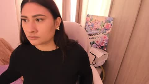 Snapshot of elyross_ chatting on June 2026 09:37:01 PM Ross online show from June 2026 09:37:01 PM