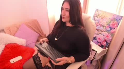 Snapshot of elyross_ chatting on June 2026 07:51:02 PM Ross online show from June 2026 07:51:02 PM