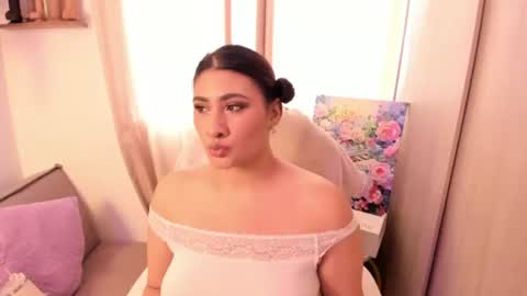 Snapshot of elyross_ chatting on July 2026 07:10:02 PM Ross online show from July 2026 07:10:02 PM