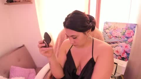 Snapshot of elyross_ chatting on July 2026 04:31:02 PM Ross online show from July 2026 04:31:02 PM