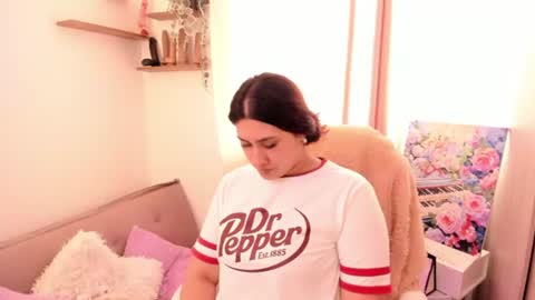 Snapshot of elyross_ chatting on July 2026 07:27:01 PM Ross online show from July 2026 07:27:01 PM