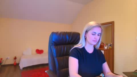 elysia3333 online show from October 2025 11:47:01 AM