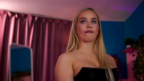 Elyssa online show from June 2026 06:35:02 PM