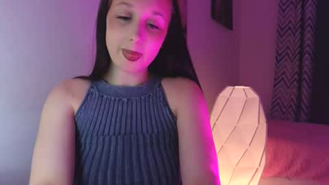 Snapshot of em1l1a chatting on September 2025 06:11:02 PM Em1l1a online show from September 2025 06:11:02 PM