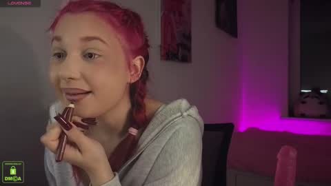 Snapshot of em1l1a chatting on October 2025 07:20:01 PM Em1l1a online show from October 2025 07:20:01 PM