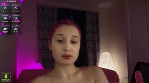 Snapshot of em1l1a chatting on November 2025 01:54:02 PM Em1l1a online show from November 2025 01:54:02 PM