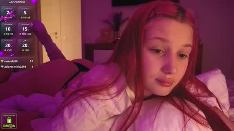 Snapshot of em1l1a chatting on November 2025 03:48:02 PM Em1l1a online show from November 2025 03:48:02 PM