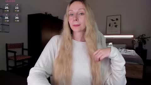 Emilie online show from September 2025 07:26:02 PM