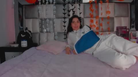 Snapshot of ema_and_camila chatting on October 2025 03:41:01 PM ema y cami online show from October 2025 03:41:01 PM