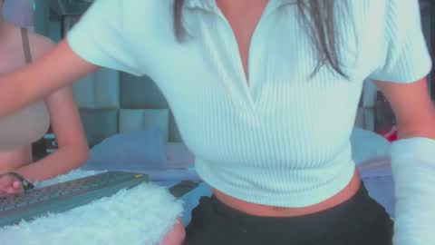 Snapshot of ema_and_camila chatting on November 2025 02:17:01 PM ema y cami online show from November 2025 02:17:01 PM