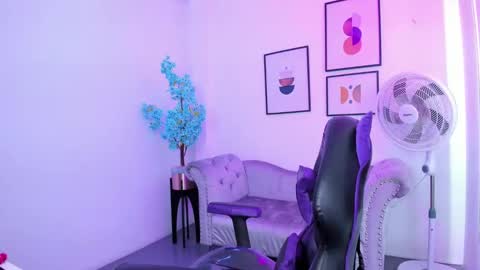 Ema louisx  online show from January 2025 12:39:02 PM