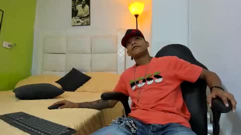 Snapshot of emanuel_23cm_ chatting on March 2026 01:40:02 AM EMANUEL online show from March 2026 01:40:02 AM