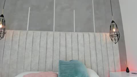 emelie_89 online show from November 2025 07:24:02 PM