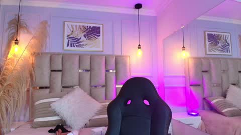 Emily  online show from January 2025 10:28:02 AM