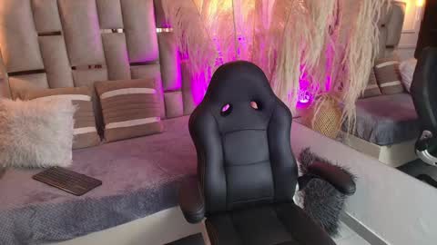 Emily  online show from January 2025 01:23:01 AM