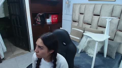 Emily  online show from January 2025 02:08:01 AM