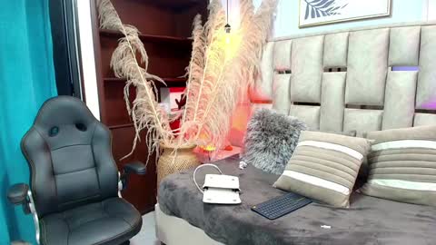 Emily  online show from January 2025 09:53:02 PM