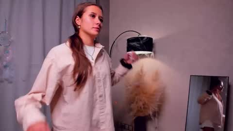 Emma online show from November 2025 01:30:02 AM