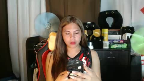 Chelle  dont forget to folloe me and thumps up online show from November 2025 02:50:01 PM