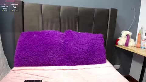 Snapshot of emi_candi chatting on December 2024 10:01:01 AM emi online show from December 2024 10:01:01 AM