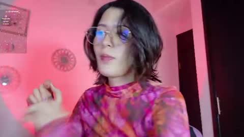 Snapshot of emicute_ chatting on June 2026 10:29:02 PM online show from June 2026 10:29:02 PM