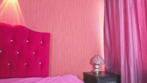 Emilia Gomez online show from December 2025 01:53:01 PM