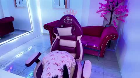 Snapshot of emiily_andrews chatting on April 2026 07:53:01 PM Emiily online show from April 2026 07:53:01 PM