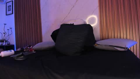   online show from December 2025 01:45:02 AM