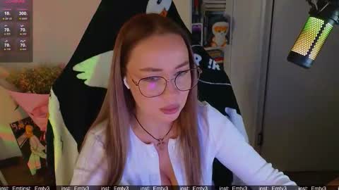 Snapshot of emili1_bc chatting on November 2025 06:01:02 PM Emili online show from November 2025 06:01:02 PM