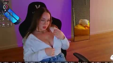 Emili online show from August 2026 08:35:01 AM