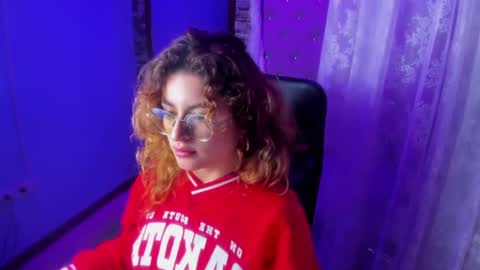 Snapshot of emili_rouse_ chatting on September 2025 12:12:01 AM Emy  online show from September 2025 12:12:01 AM