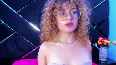 Snapshot of emili_rouse_ chatting on September 2025 09:17:02 PM Emy  online show from September 2025 09:17:02 PM