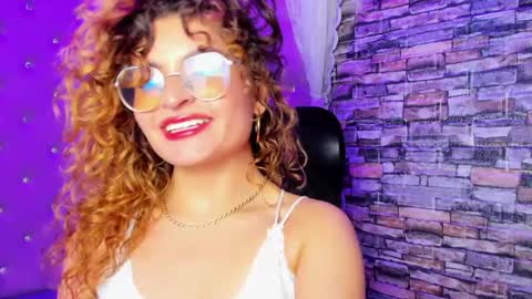 Snapshot of emili_rouse_ chatting on September 2025 11:19:01 PM Emy  online show from September 2025 11:19:01 PM