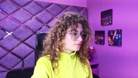 Snapshot of emili_rouse_ chatting on September 2025 05:51:01 PM Emy  online show from September 2025 05:51:01 PM