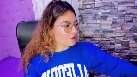 Snapshot of emili_rouse_ chatting on September 2025 04:45:02 PM Emy  online show from September 2025 04:45:02 PM
