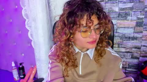 Snapshot of emili_rouse_ chatting on October 2025 03:01:02 PM Emy  online show from October 2025 03:01:02 PM