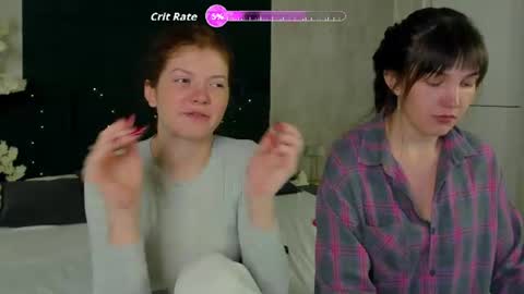 Snapshot of emilia_cross chatting on June 2026 01:19:01 AM Emilia online show from June 2026 01:19:01 AM