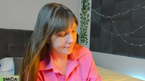 Snapshot of emilia_cross chatting on June 2026 01:12:02 AM Emilia online show from June 2026 01:12:02 AM